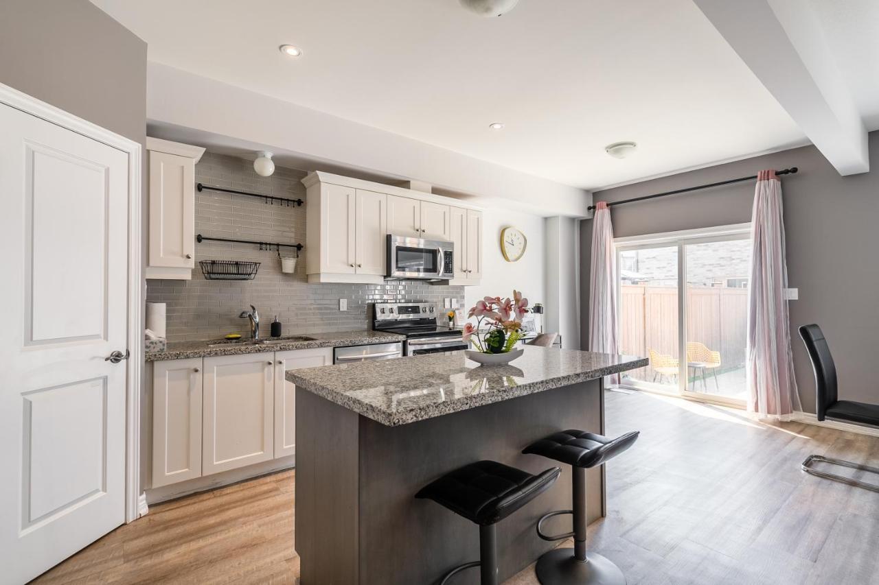 Modern Hamilton Homes Lake Ontario Shore By Globalstay Esterno foto