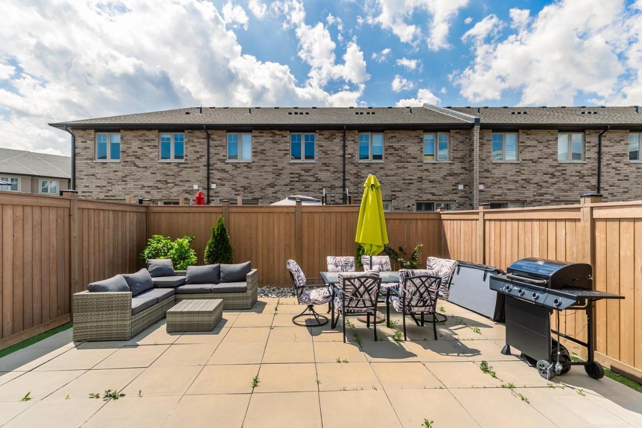 Modern Hamilton Homes Lake Ontario Shore By Globalstay Esterno foto