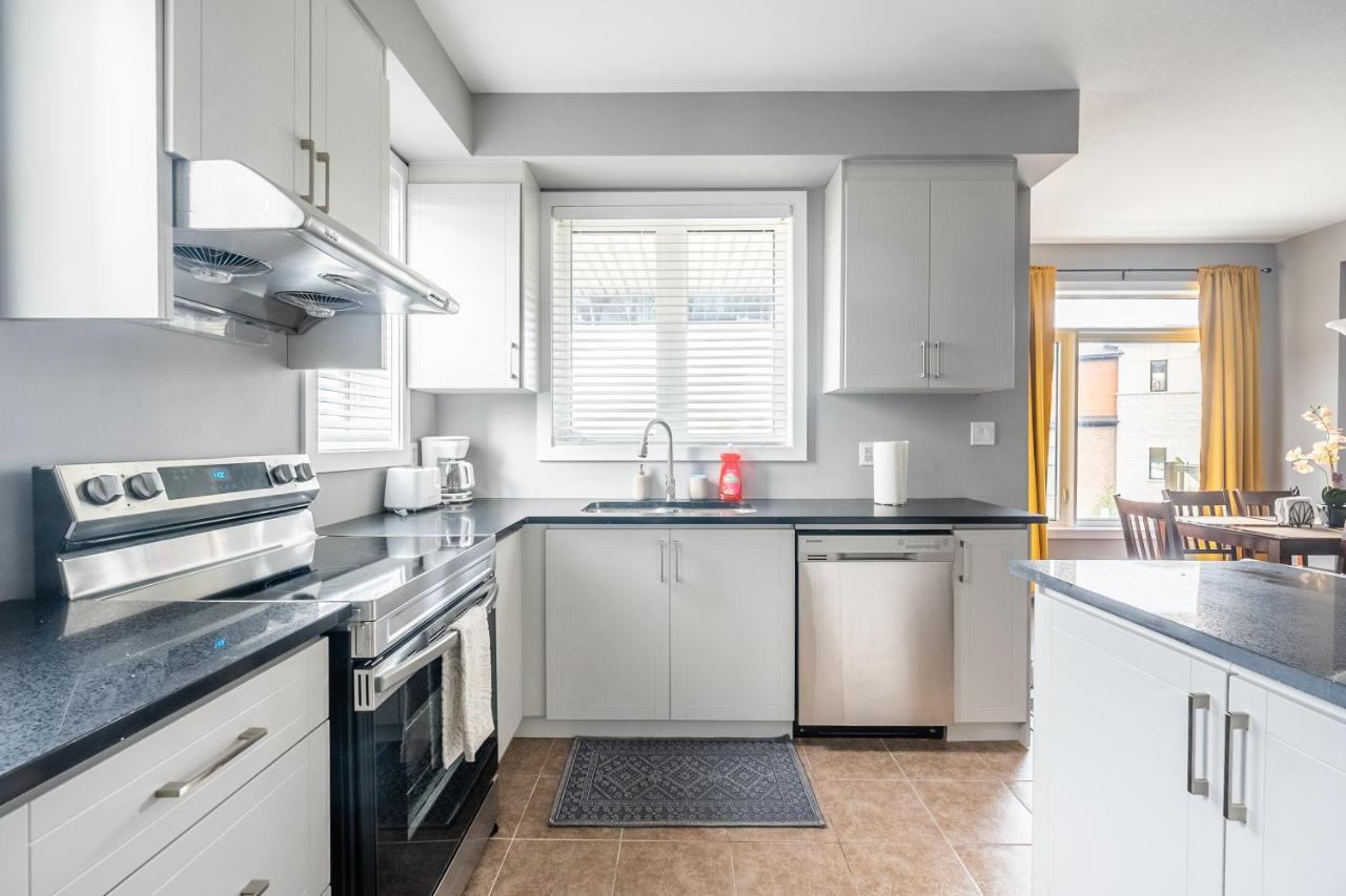 Modern Hamilton Homes Lake Ontario Shore By Globalstay Esterno foto