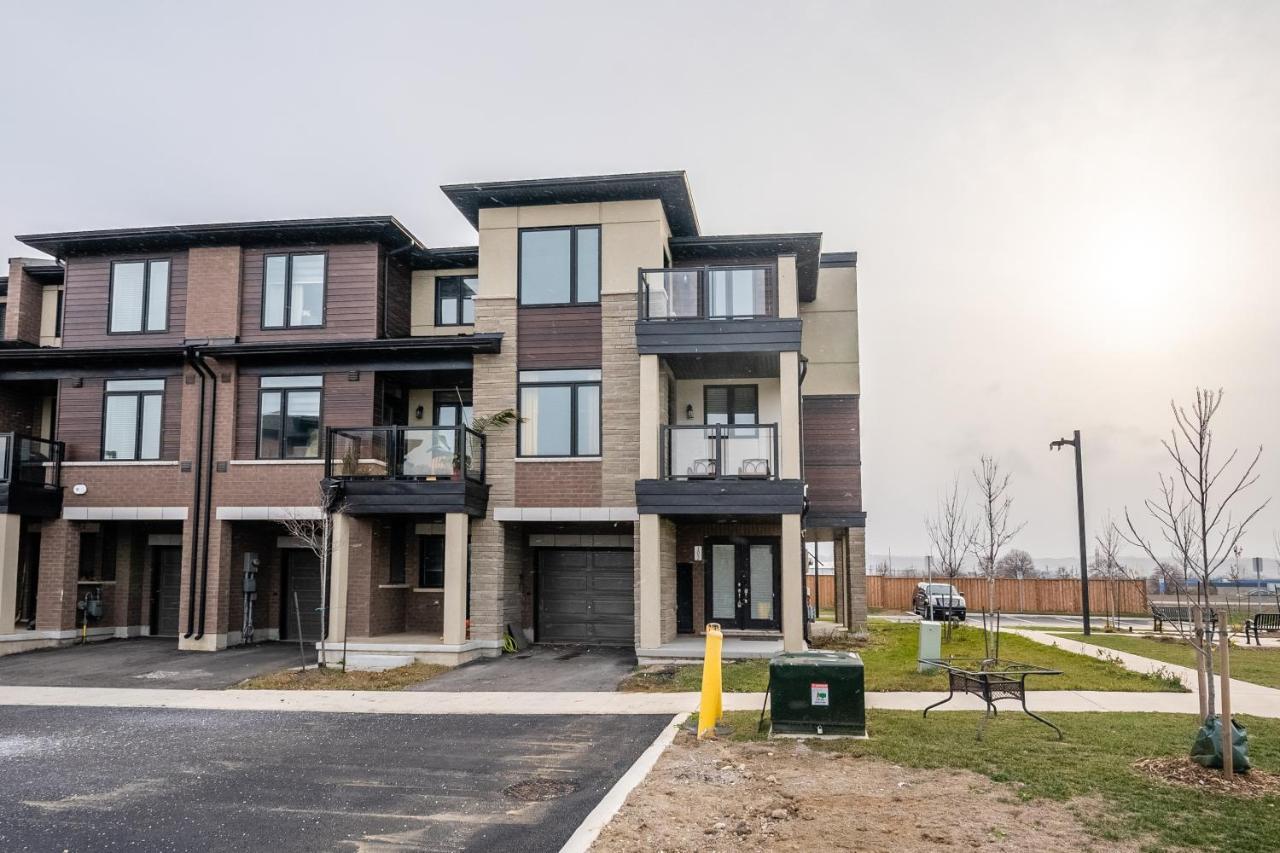 Modern Hamilton Homes Lake Ontario Shore By Globalstay Esterno foto