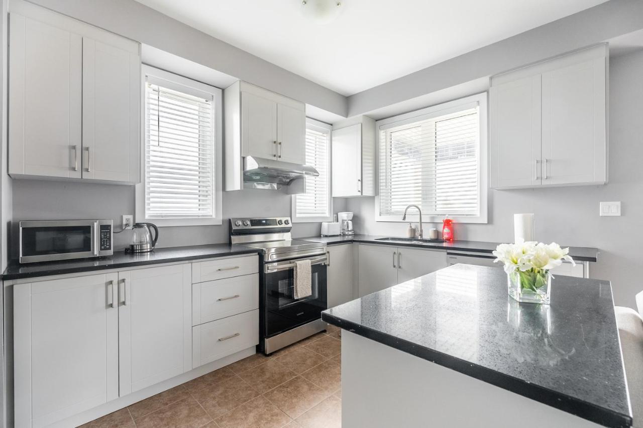 Modern Hamilton Homes Lake Ontario Shore By Globalstay Esterno foto
