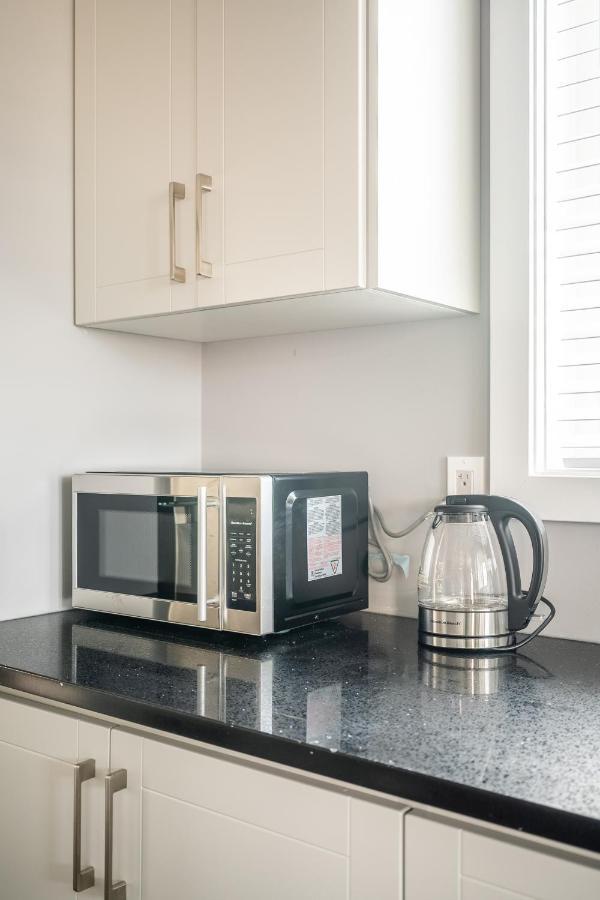 Modern Hamilton Homes Lake Ontario Shore By Globalstay Esterno foto